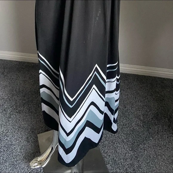 SOLD- 💰Chevron Print Halter Maxi Dress💰 - Picture 2 of 4
